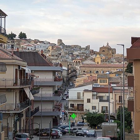 Appartamento "Rina Centro Sicilia" Pietraperzia Exterior photo