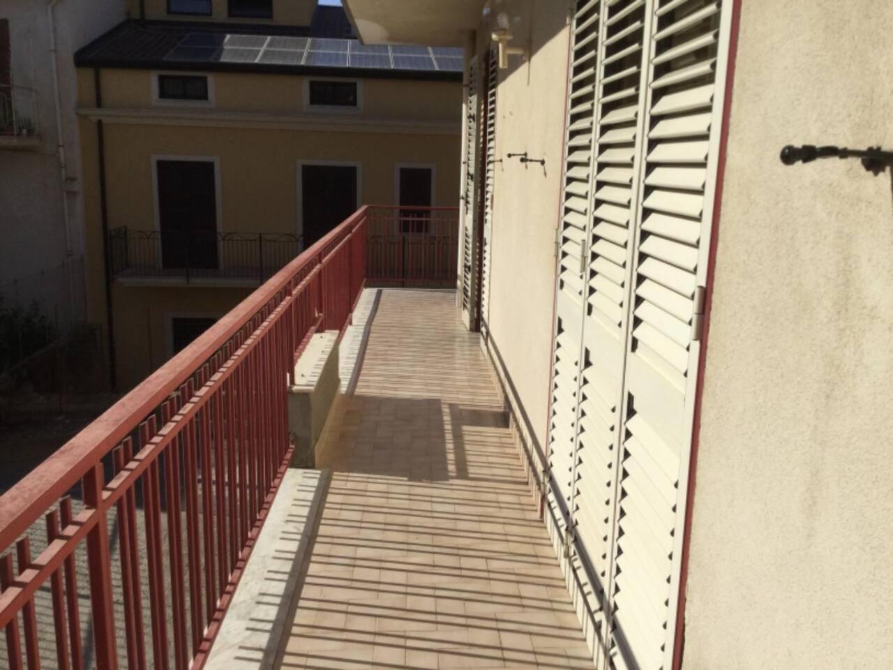 Appartamento "Rina Centro Sicilia" Pietraperzia Exterior photo
